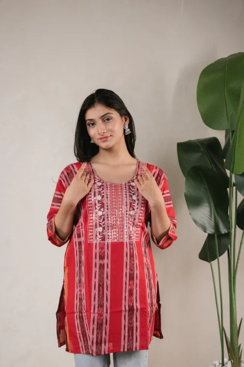 SA Sequence Thread Work Short Kurti – Red